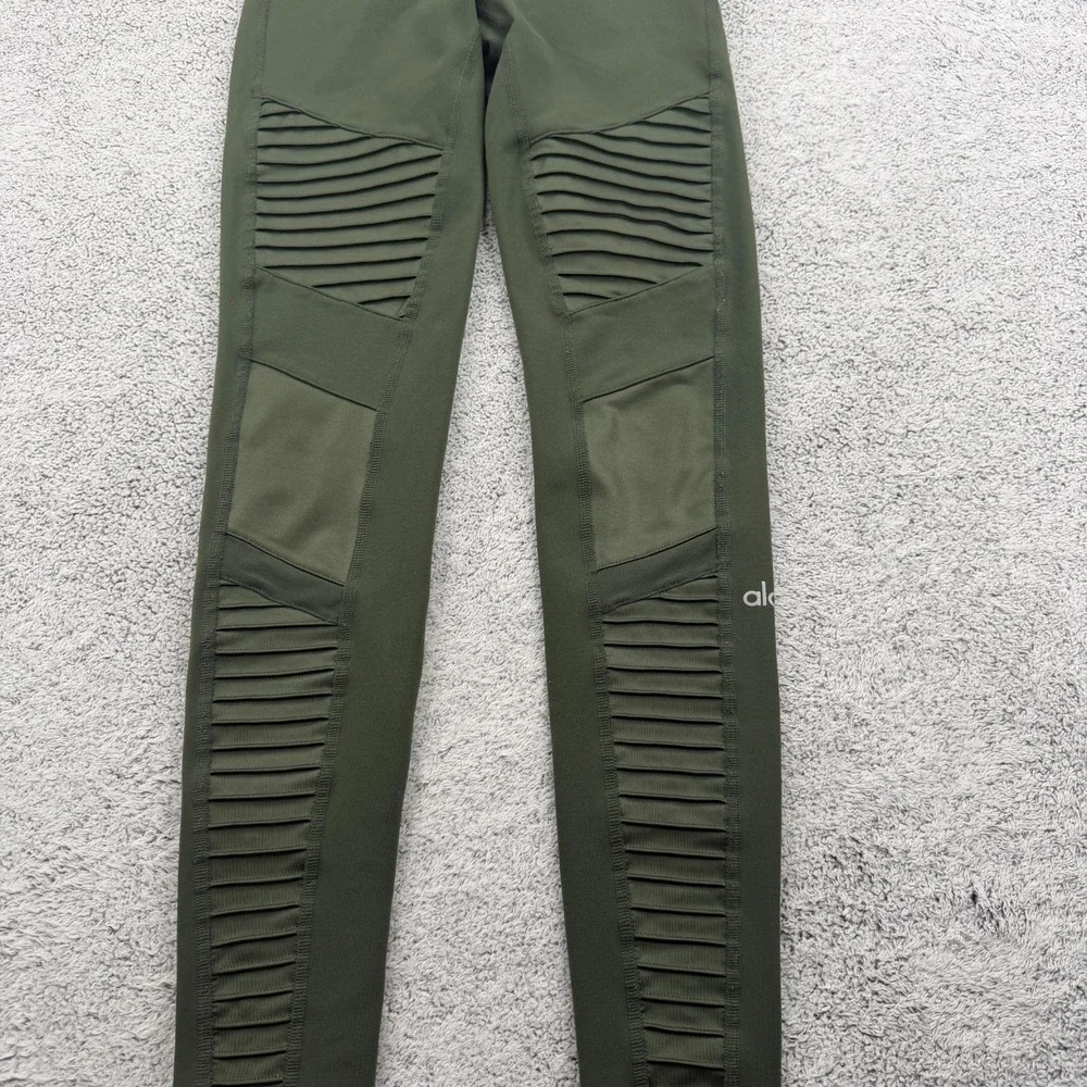 ALO Yoga item alo
